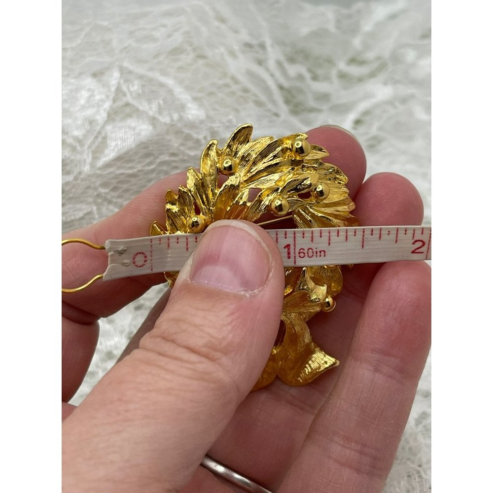 Napier Vintage Gold Tone Holiday Wreath Brooch - Picture 10 of 11